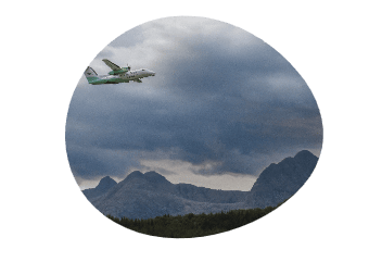 Et Widerøe-fly tar av fra Sandnessjøen lufthavn. Fotograf: Niklas Jonasson